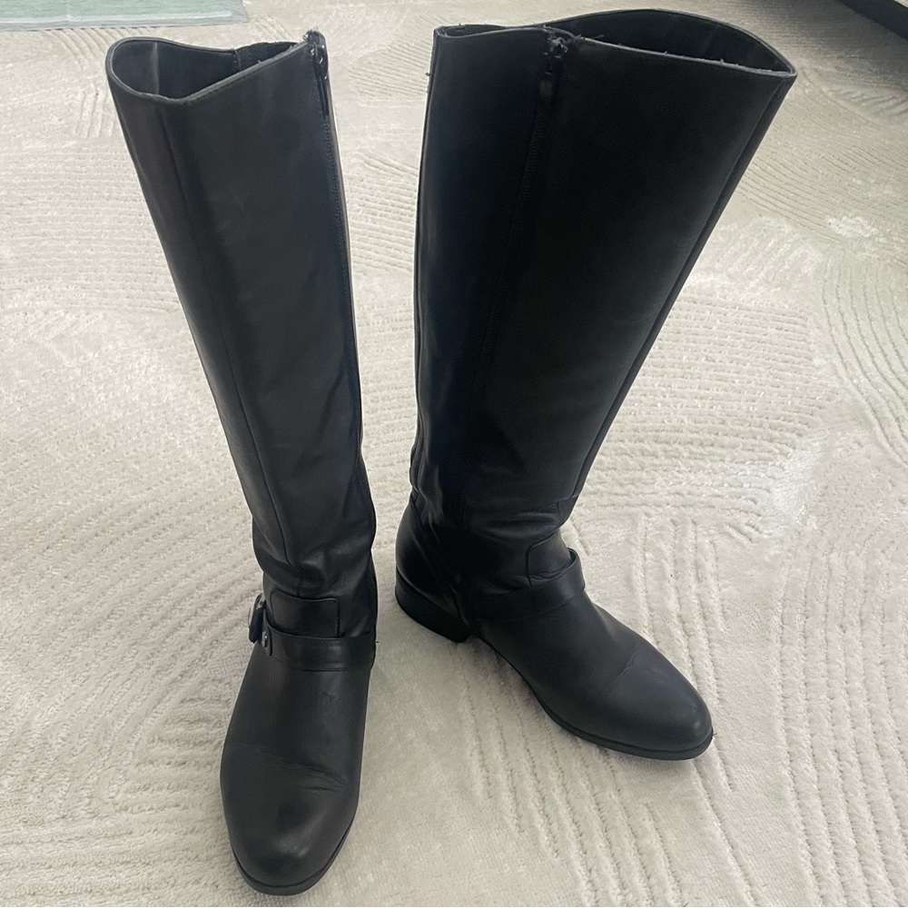 Me Too Sleek Black Leather “Arctic” Full Zip Knee High Boots.